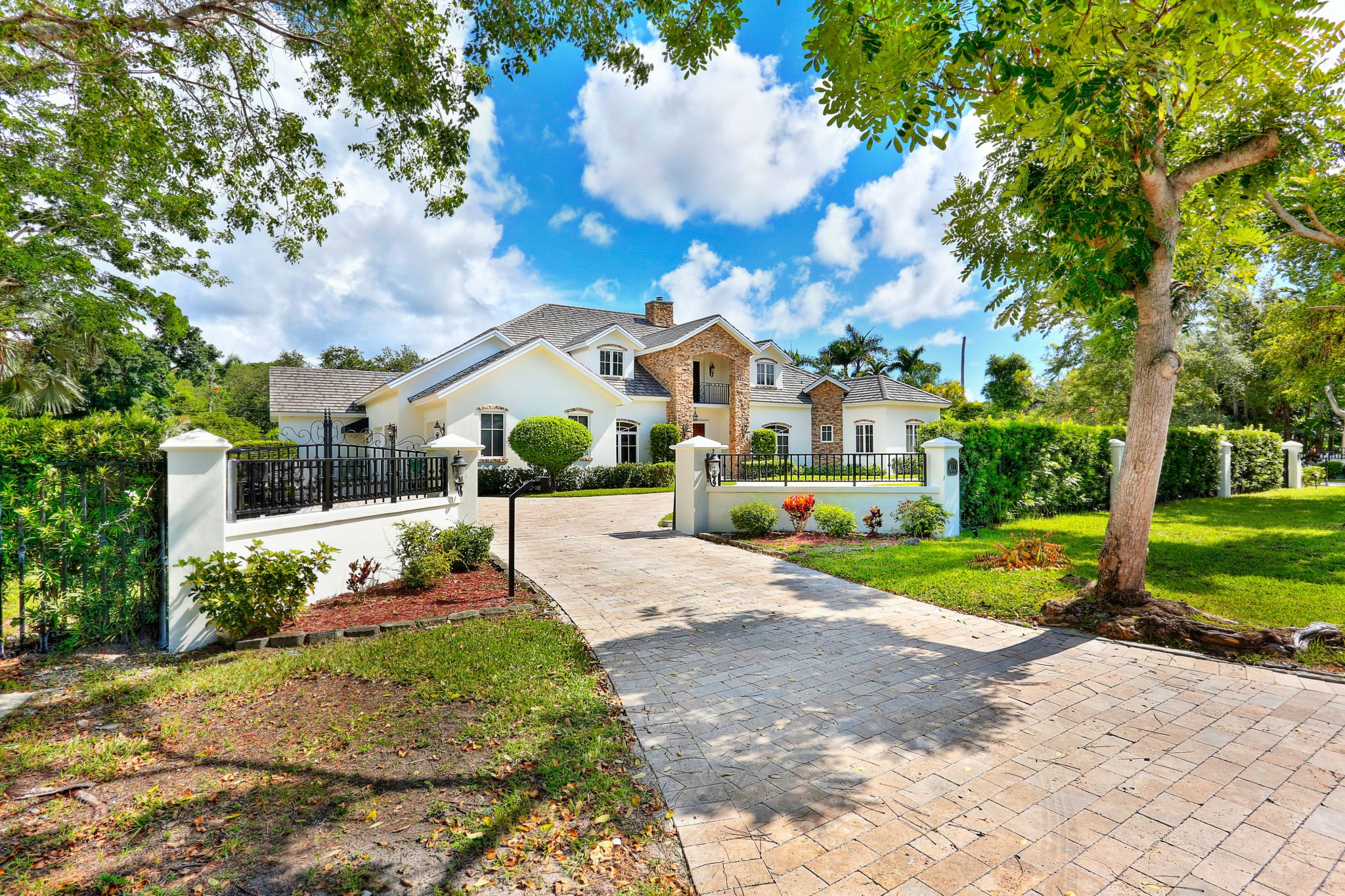 The Levy Group Palmetto Bay & Pinecrest Realtors BHHS EWM Realty 6131 SW 128th St Pinecrest